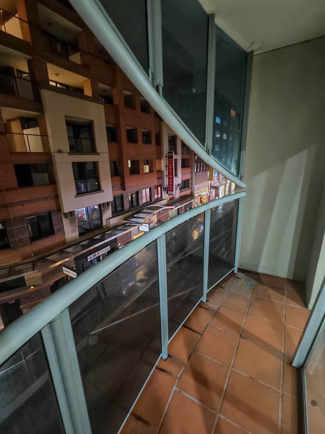 1 bedroom 2 people sharing  apartment