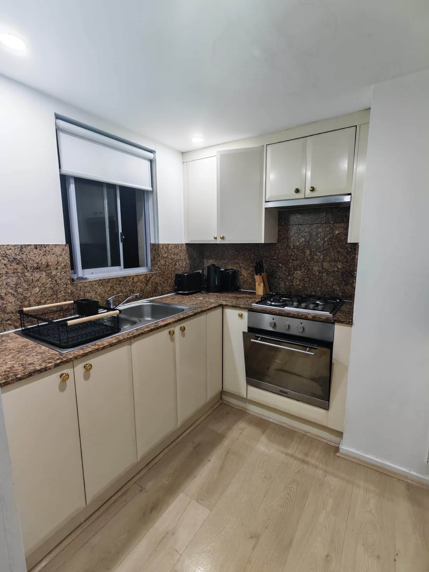 1 bedroom 2 people sharing  apartment