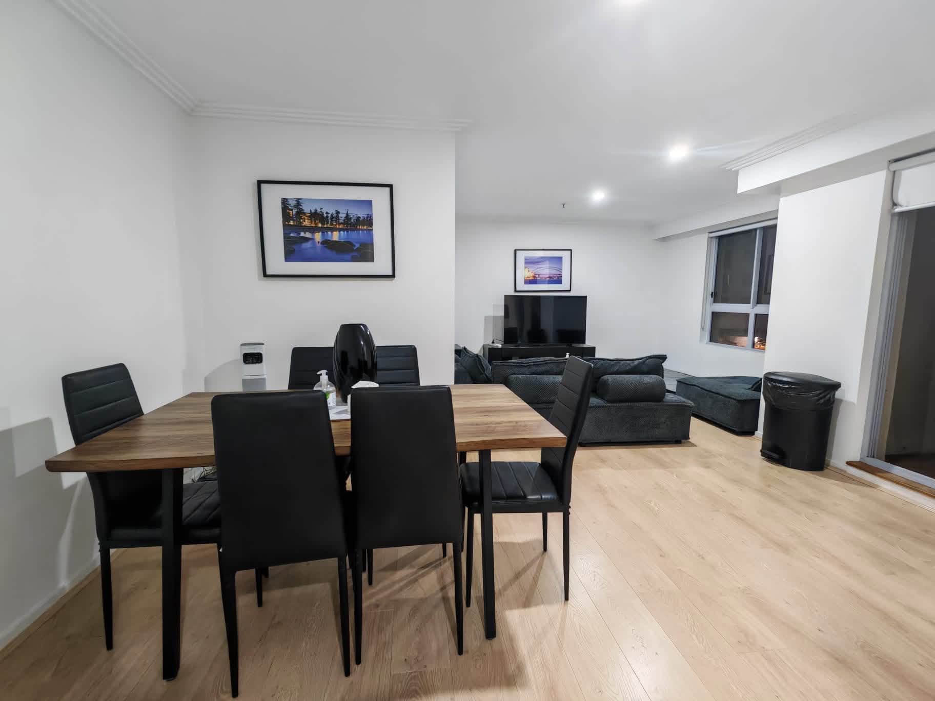 1 bedroom 2 people sharing  apartment