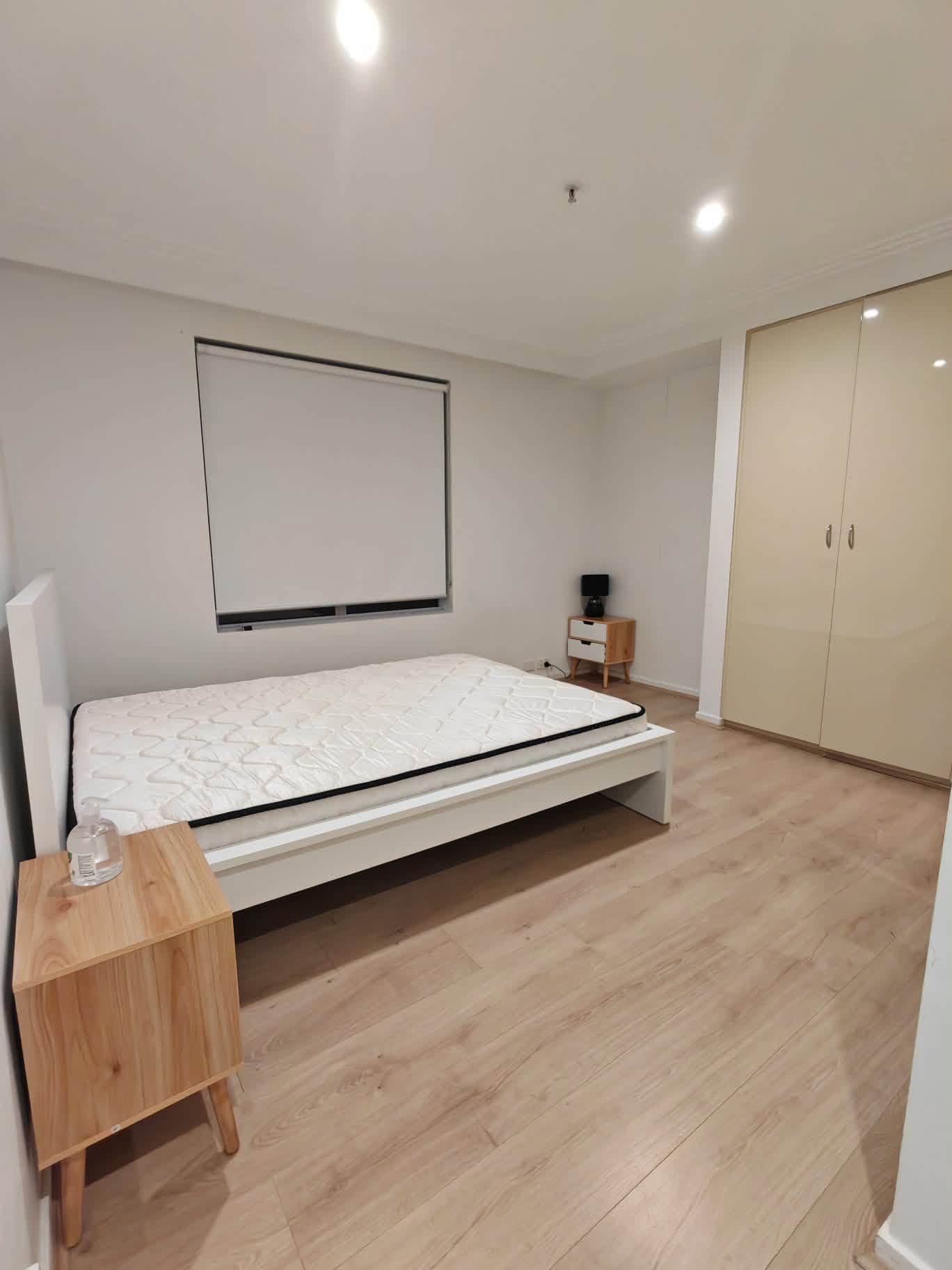 1 bedroom 2 people sharing  apartment